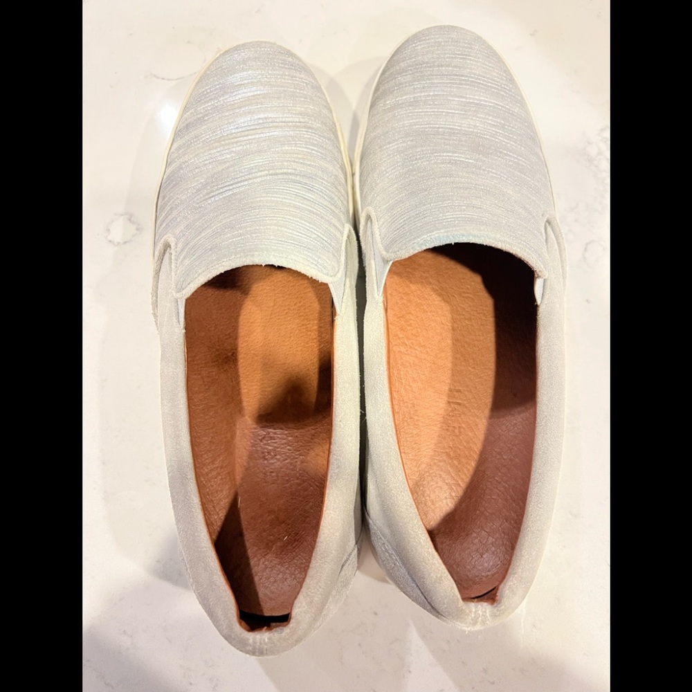 M Gemi Sneaker. Light gray with slight sparkle. Size 40.5 (US 9.5).